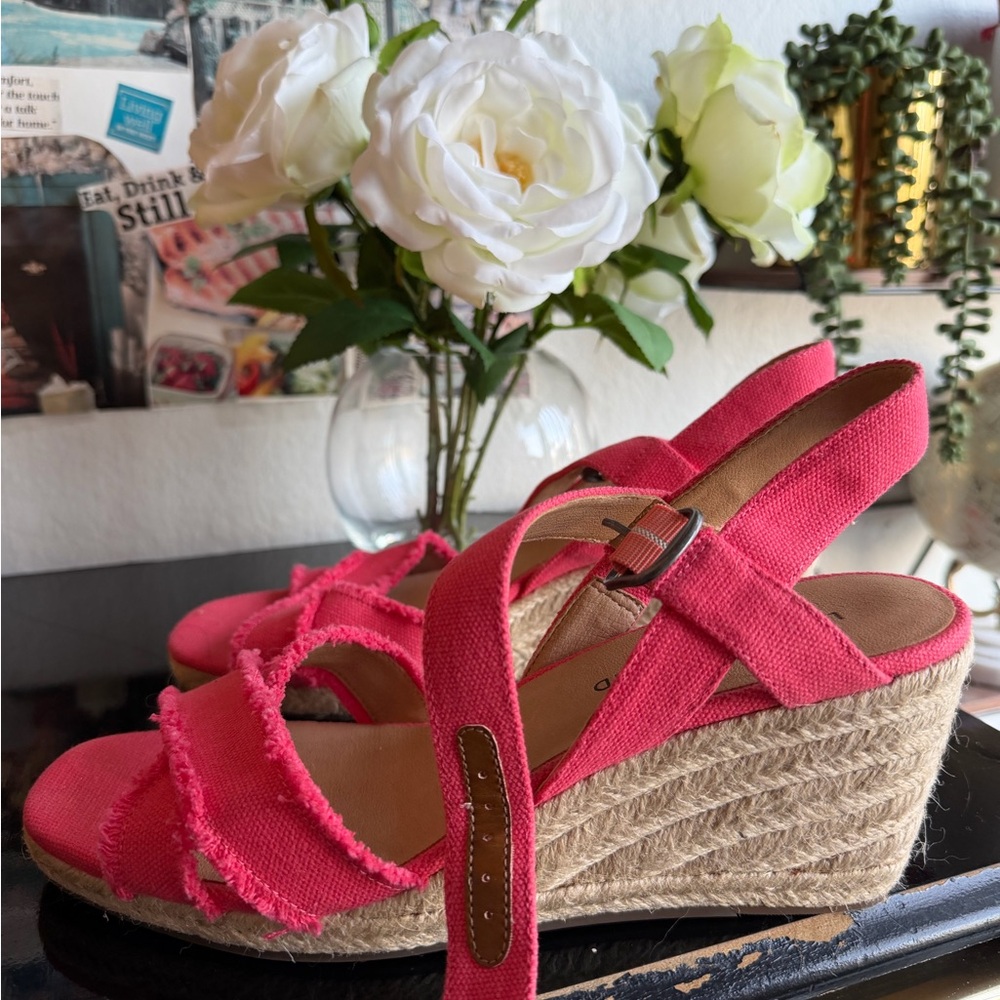 Lucky Brand Fuchsia Espadrille Wedge Sandals